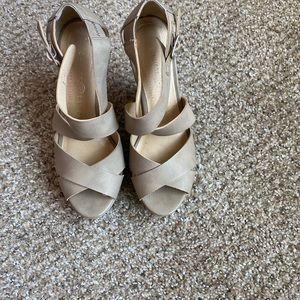 chinese laundry wedges